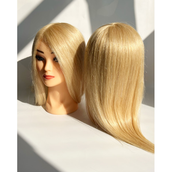 Манекен-голова Rstyle навчальний блонд 40 см Манекен-голова Rstyle навчальний блонд 40 см